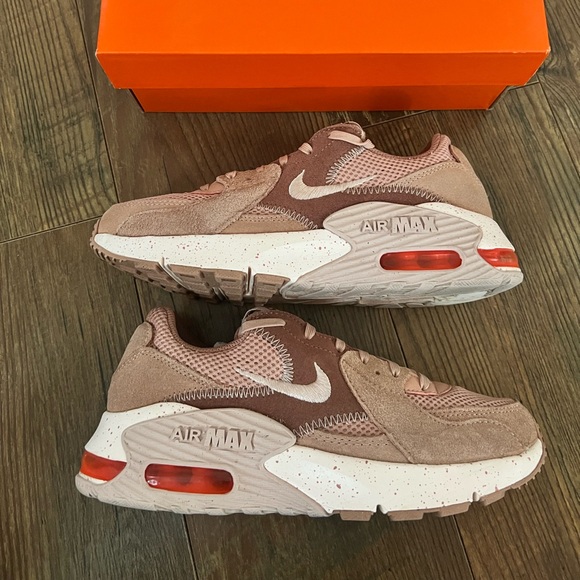 Nike Air Women's Rose Sneakers - Picture 3 of 5